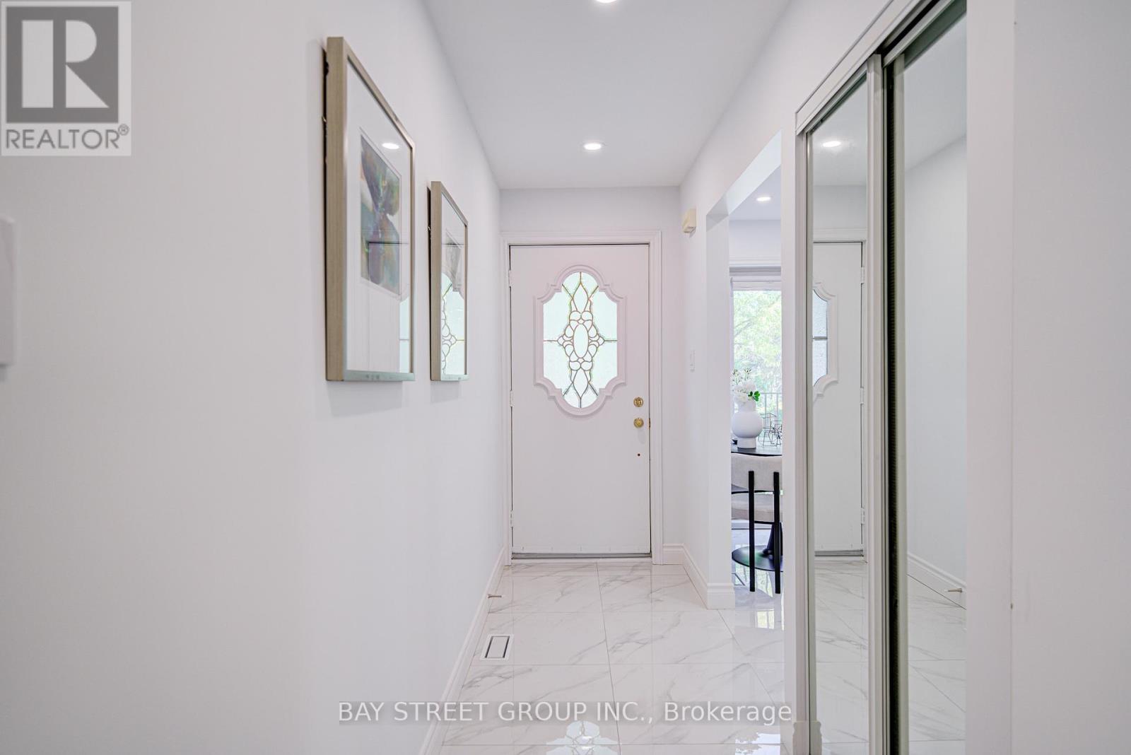 3 - 33 Birchbank Lane, Toronto (Banbury-Don Mills), Ontario  M3B 2Y2 - Photo 4 - C12490268