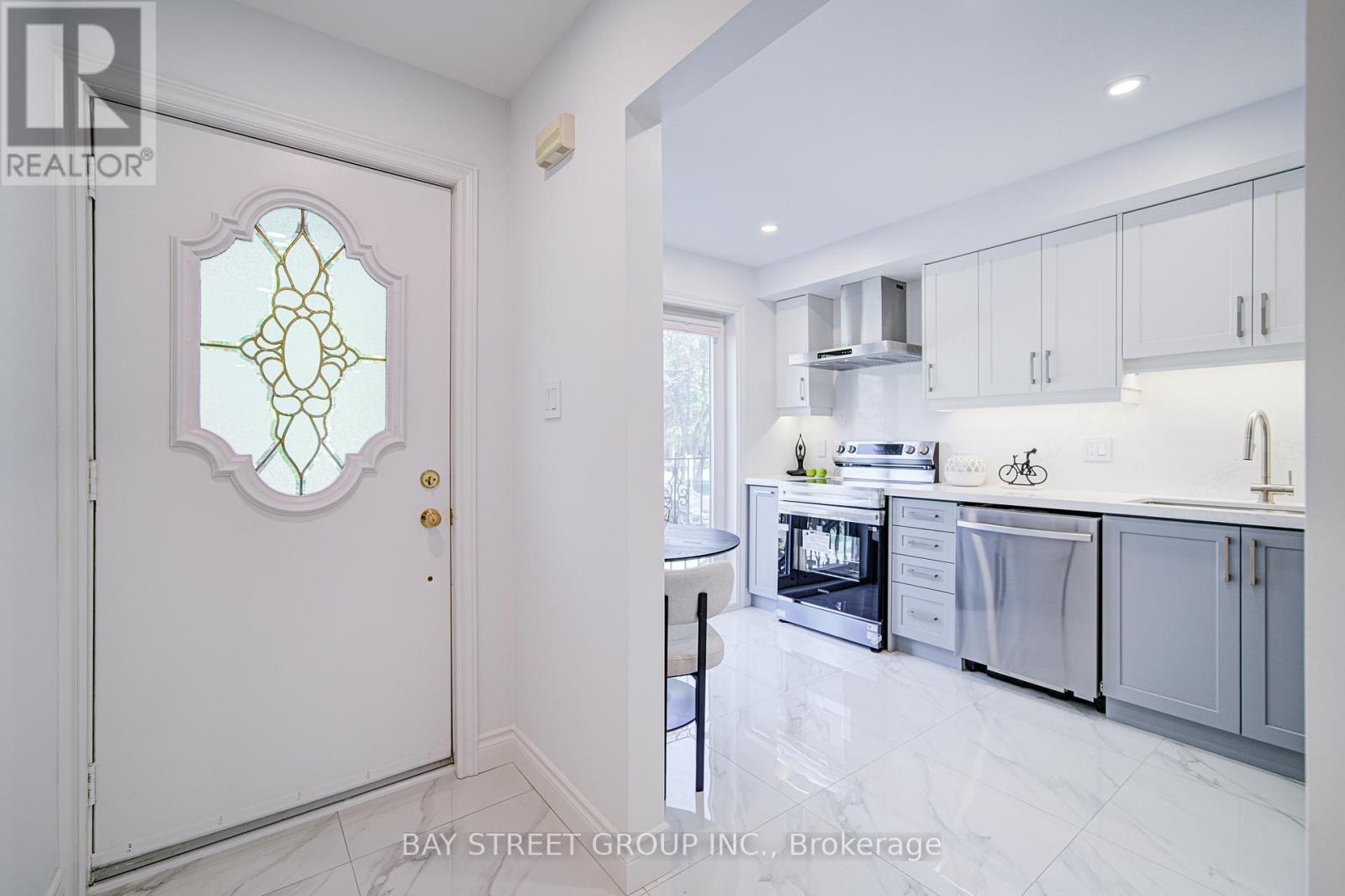 3 - 33 Birchbank Lane, Toronto (Banbury-Don Mills), Ontario  M3B 2Y2 - Photo 5 - C12490268