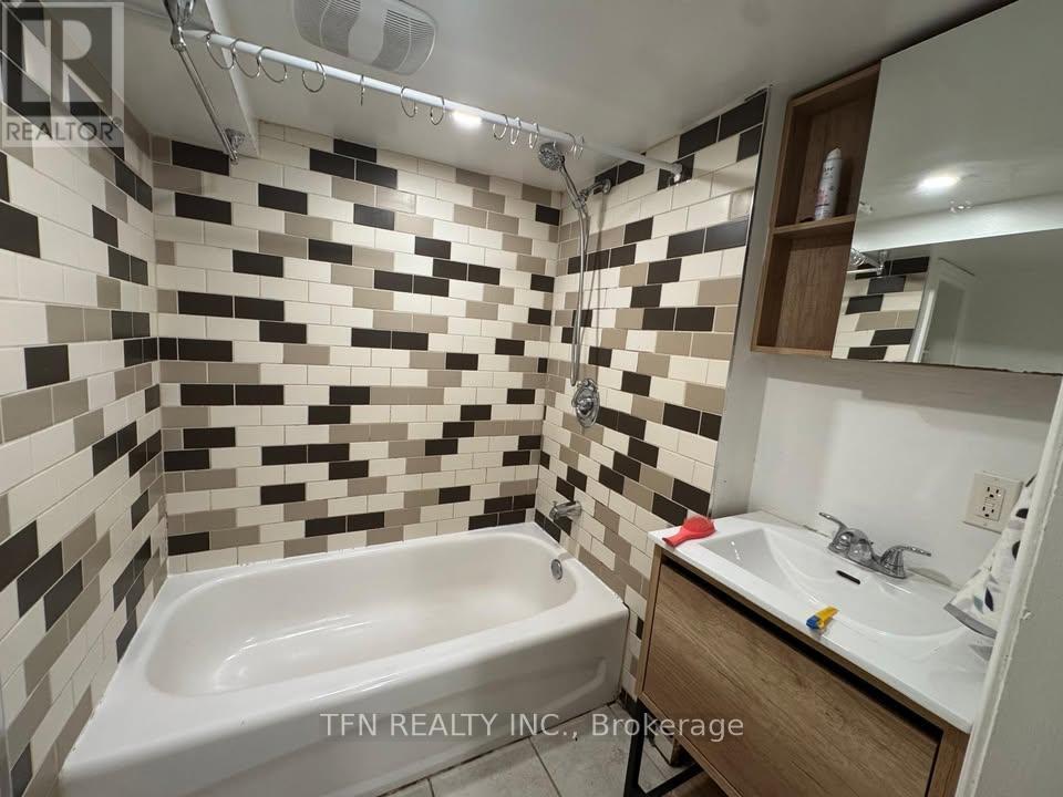 Lower - 926 Avenue Road, Toronto, Ontario  M5P 2K6 - Photo 11 - C12490298