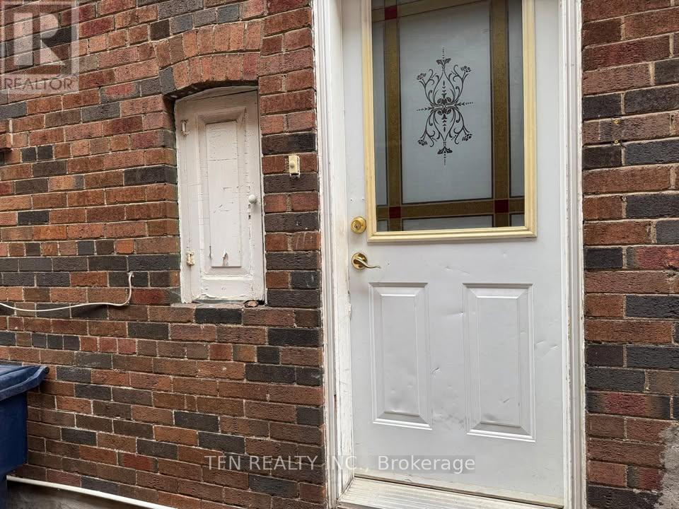 Lower - 926 Avenue Road, Toronto, Ontario  M5P 2K6 - Photo 2 - C12490298