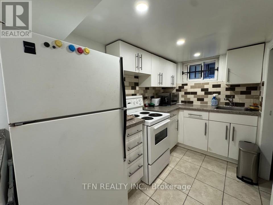 Lower - 926 Avenue Road, Toronto, Ontario  M5P 2K6 - Photo 4 - C12490298