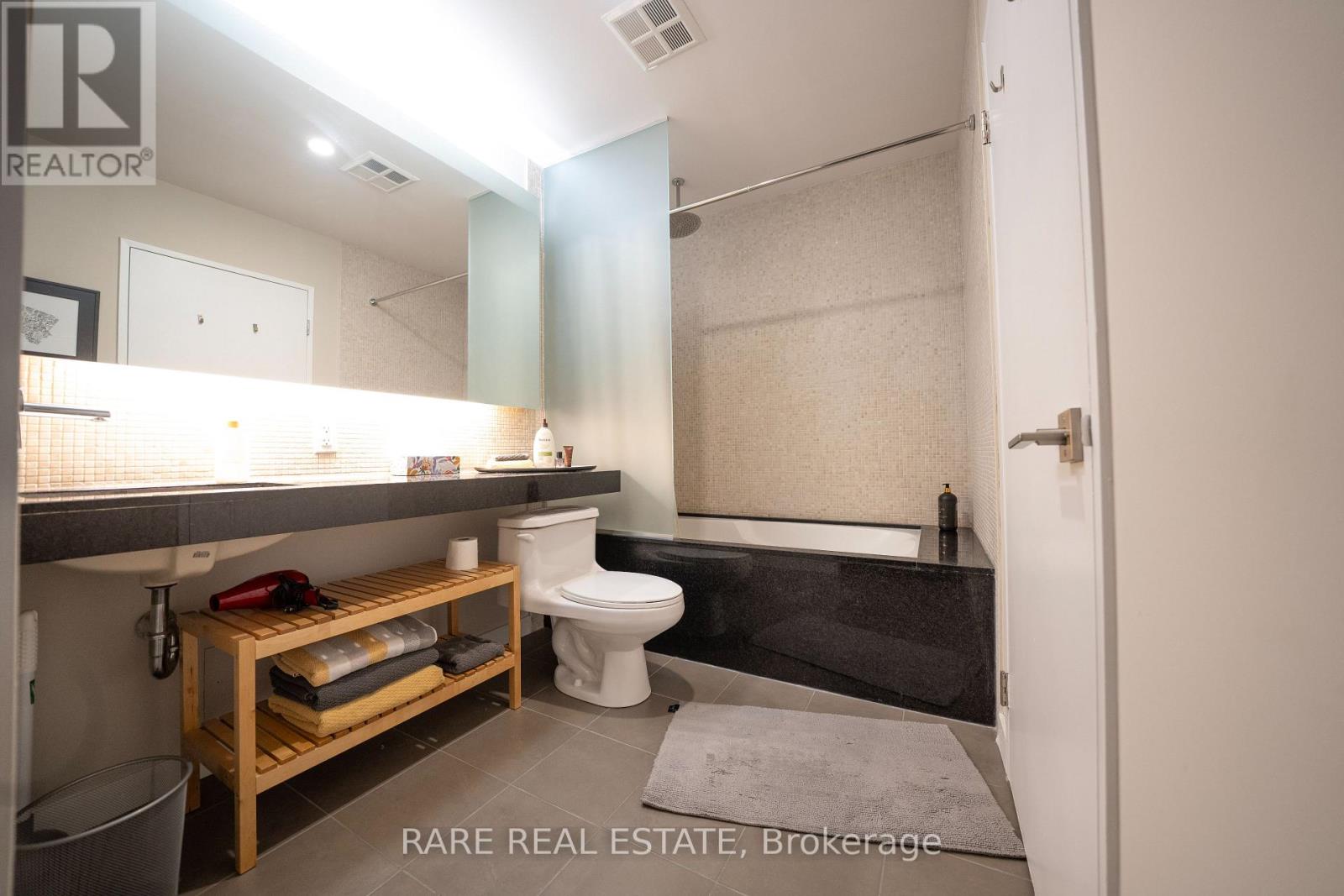 720 - 1 Shaw Street, Toronto, Ontario  M6K 0A1 - Photo 3 - C12490318