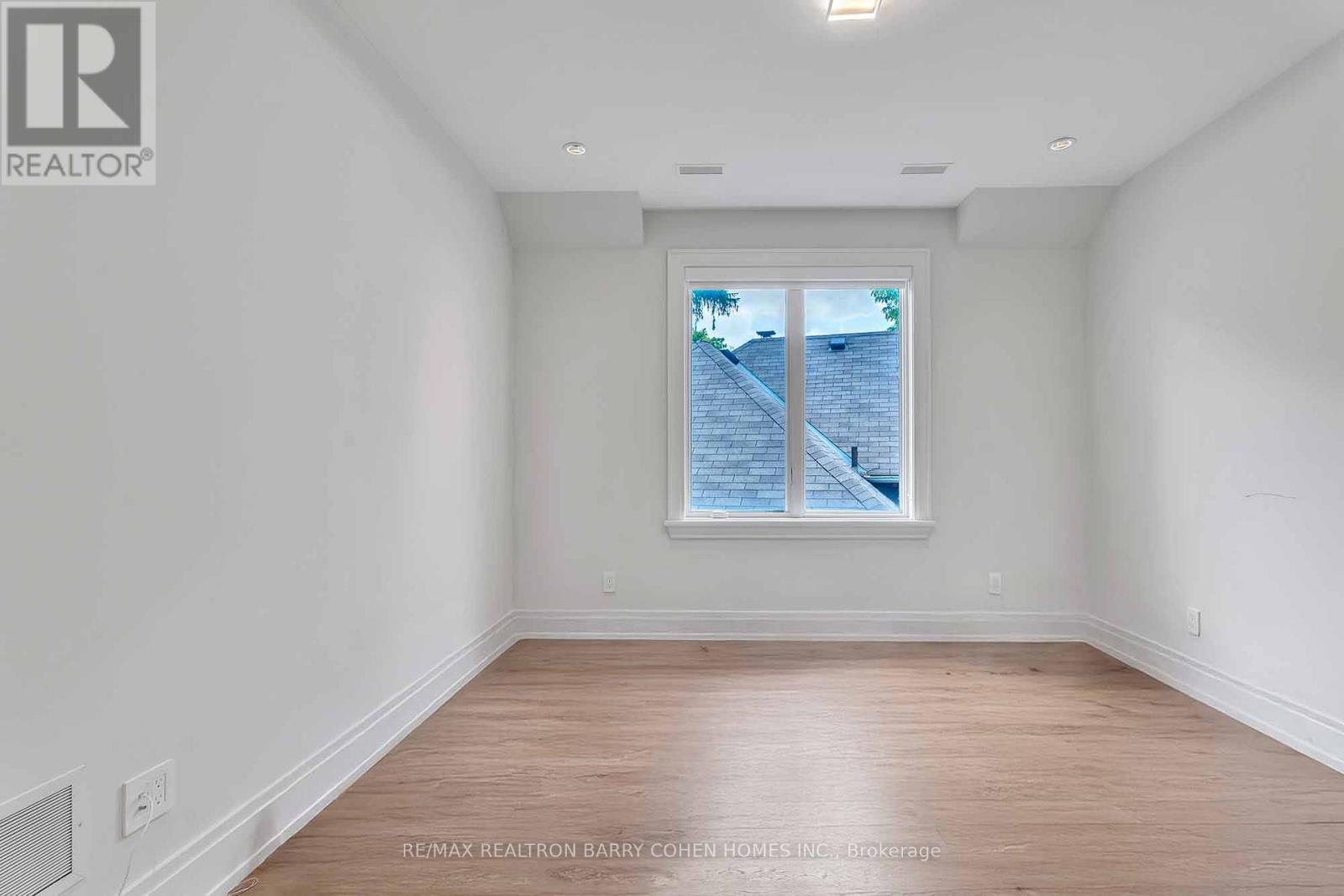 91 Lawrence Crescent, Toronto, Ontario  M4N 1N3 - Photo 18 - C12490444