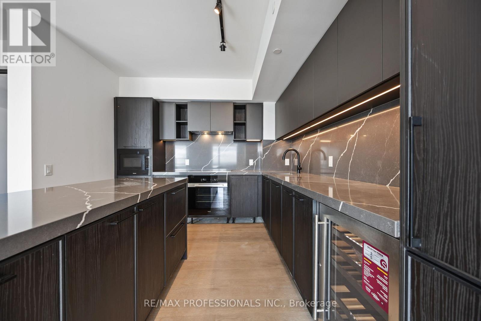 1203 - 1050 Eastern Avenue, Toronto, Ontario  M4L 0B7 - Photo 10 - E12490434