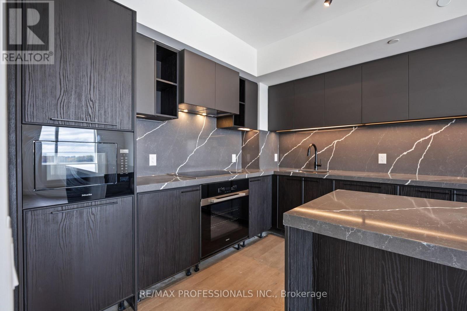 1203 - 1050 Eastern Avenue, Toronto, Ontario  M4L 0B7 - Photo 13 - E12490434