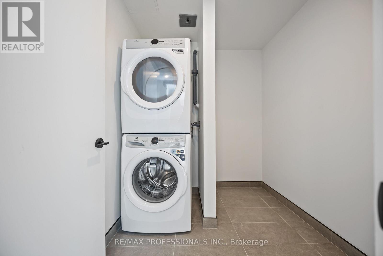 1203 - 1050 Eastern Avenue, Toronto, Ontario  M4L 0B7 - Photo 19 - E12490434