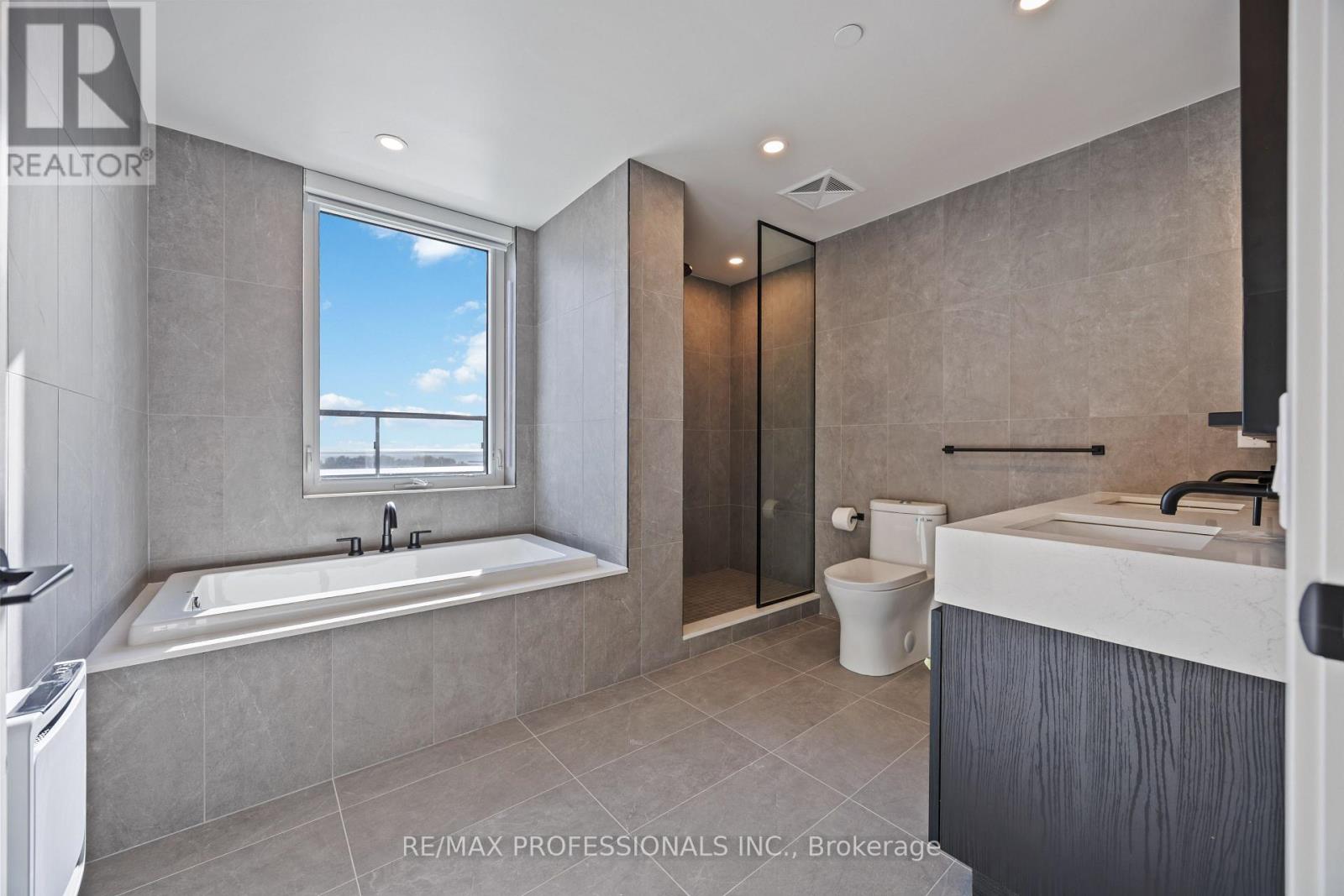 1203 - 1050 Eastern Avenue, Toronto, Ontario  M4L 0B7 - Photo 23 - E12490434