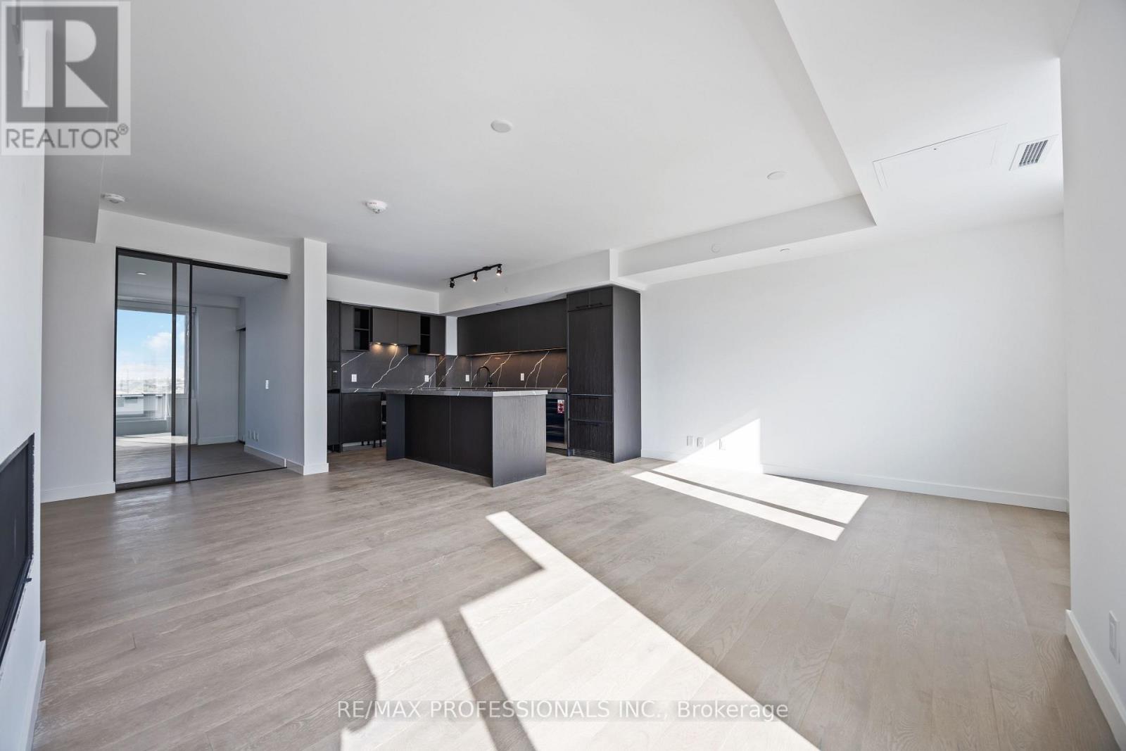 1203 - 1050 Eastern Avenue, Toronto, Ontario  M4L 0B7 - Photo 6 - E12490434