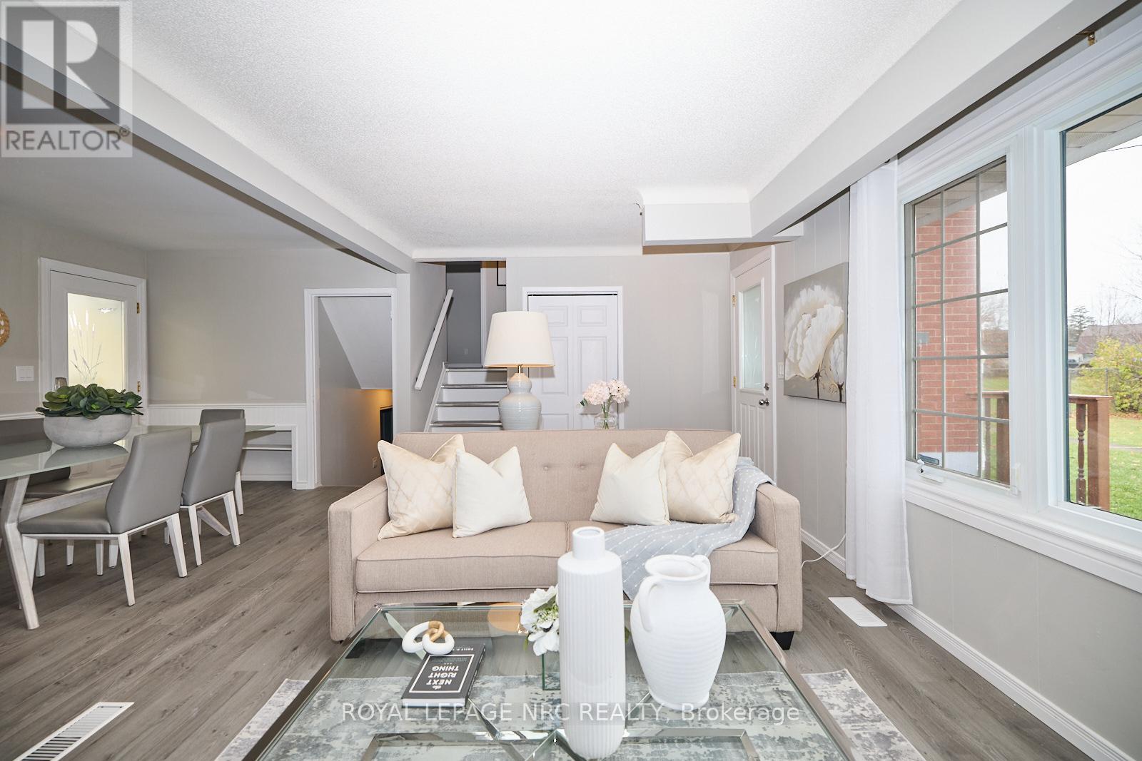 7405 Susan Crescent, Niagara Falls (Oldfield), Ontario  L2G 3H5 - Photo 4 - X12490614