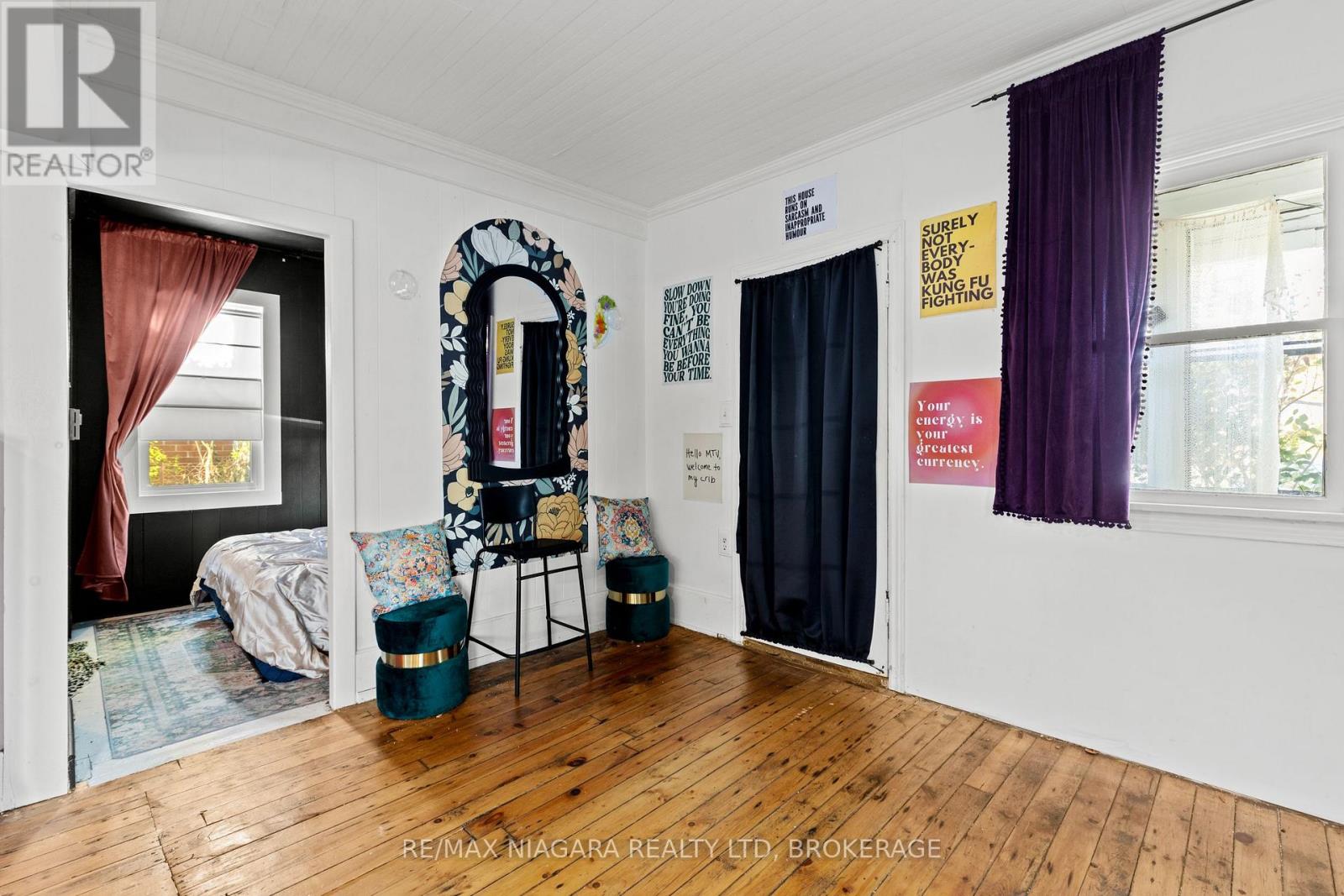 118 Lincoln Road E, Fort Erie (Crystal Beach), Ontario  L0S 1B0 - Photo 6 - X12490696