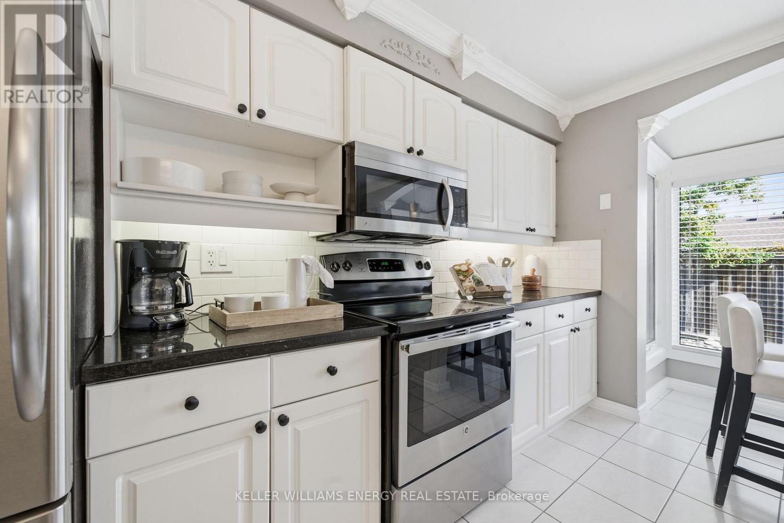 781 Fernhill Boulevard, Oshawa, Ontario  L1J 5K5 - Photo 4 - E12490612