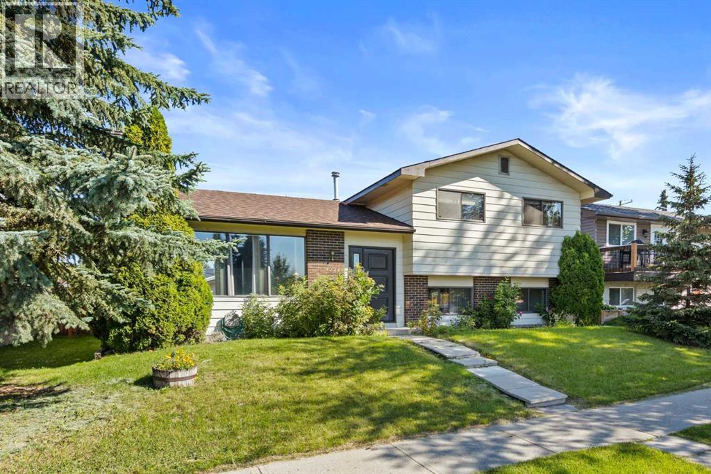 4724 Rundlehorn Drive Ne, Calgary, Alberta  T1Y 2N4 - Photo 2 - A2266087