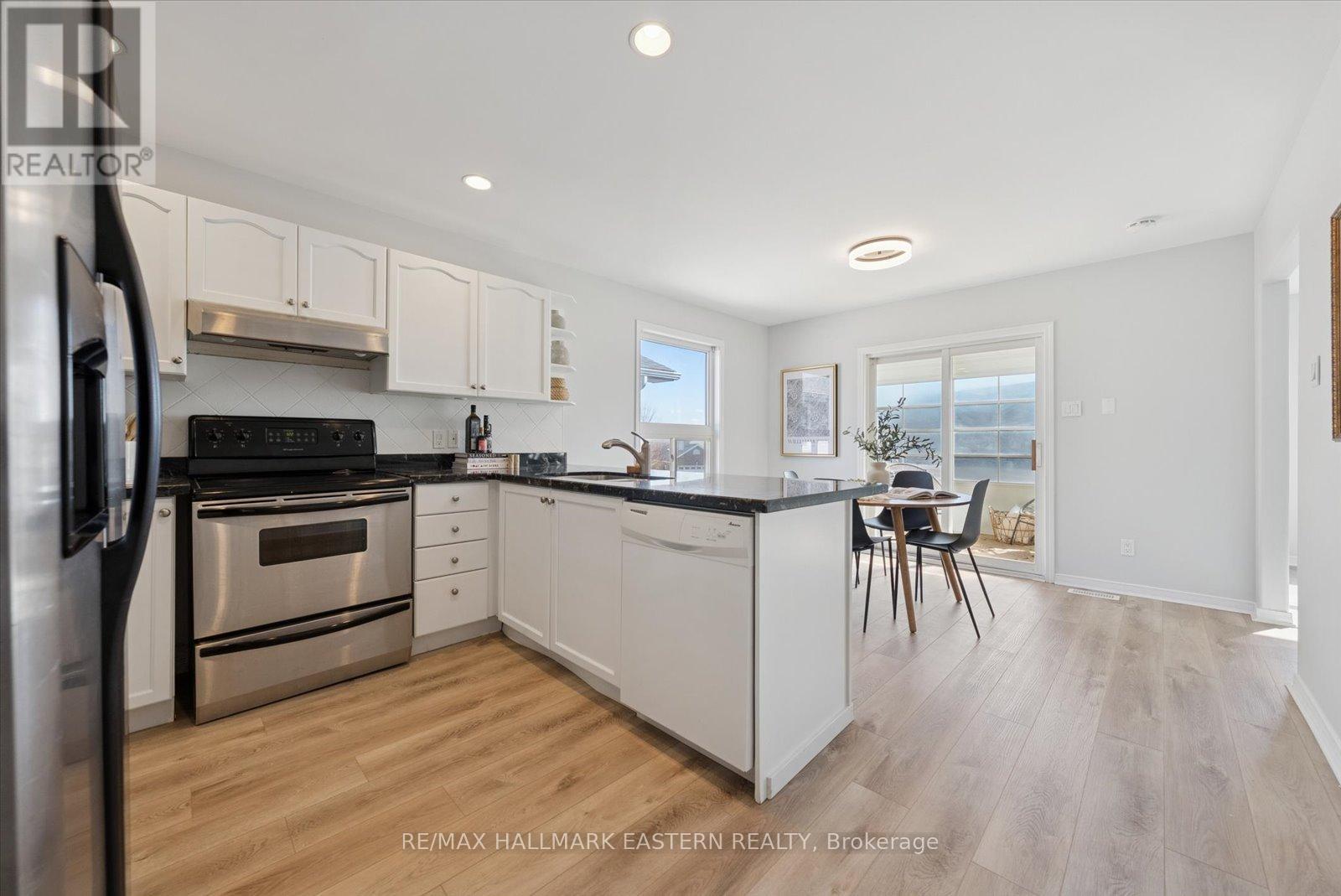 2431 Marsdale Drive, Peterborough, Ontario  K9L 1Z3 - Photo 10 - X12490720