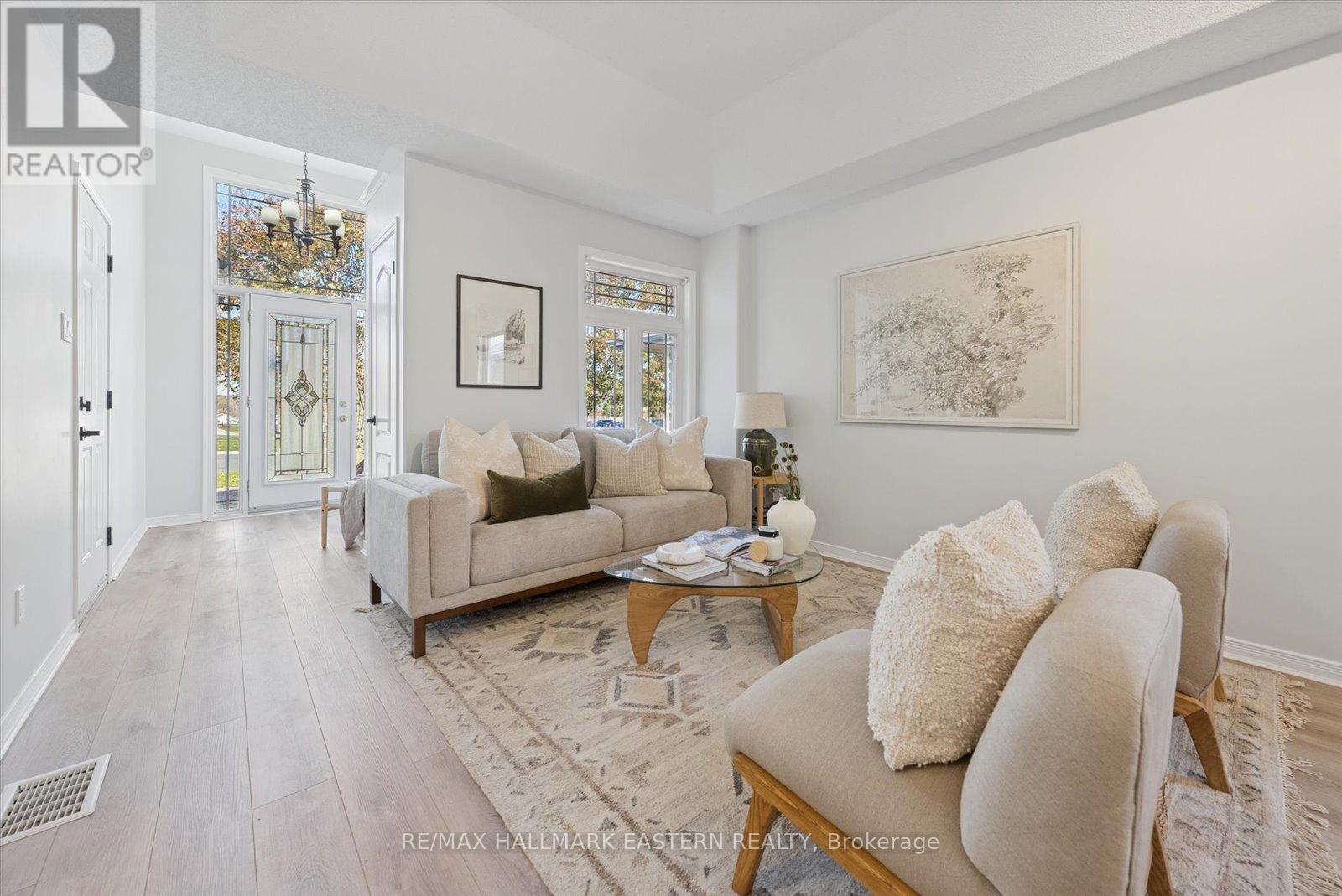 2431 Marsdale Drive, Peterborough, Ontario  K9L 1Z3 - Photo 3 - X12490720