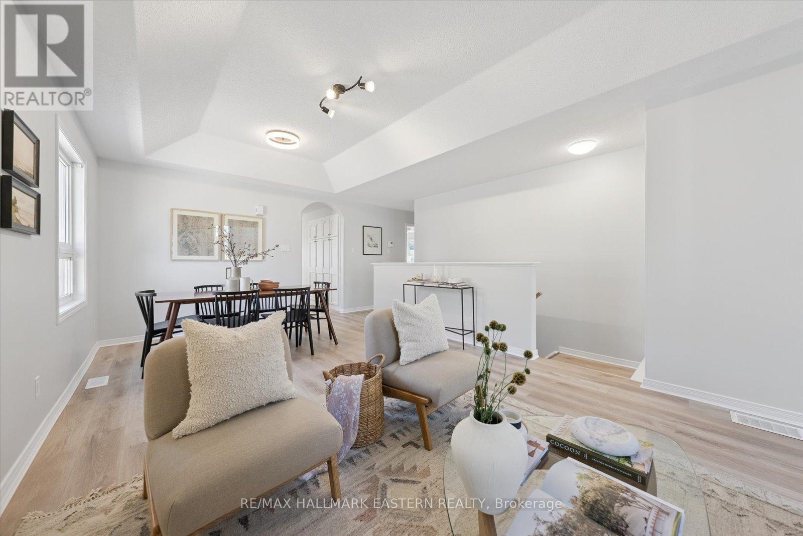 2431 Marsdale Drive, Peterborough, Ontario  K9L 1Z3 - Photo 5 - X12490720