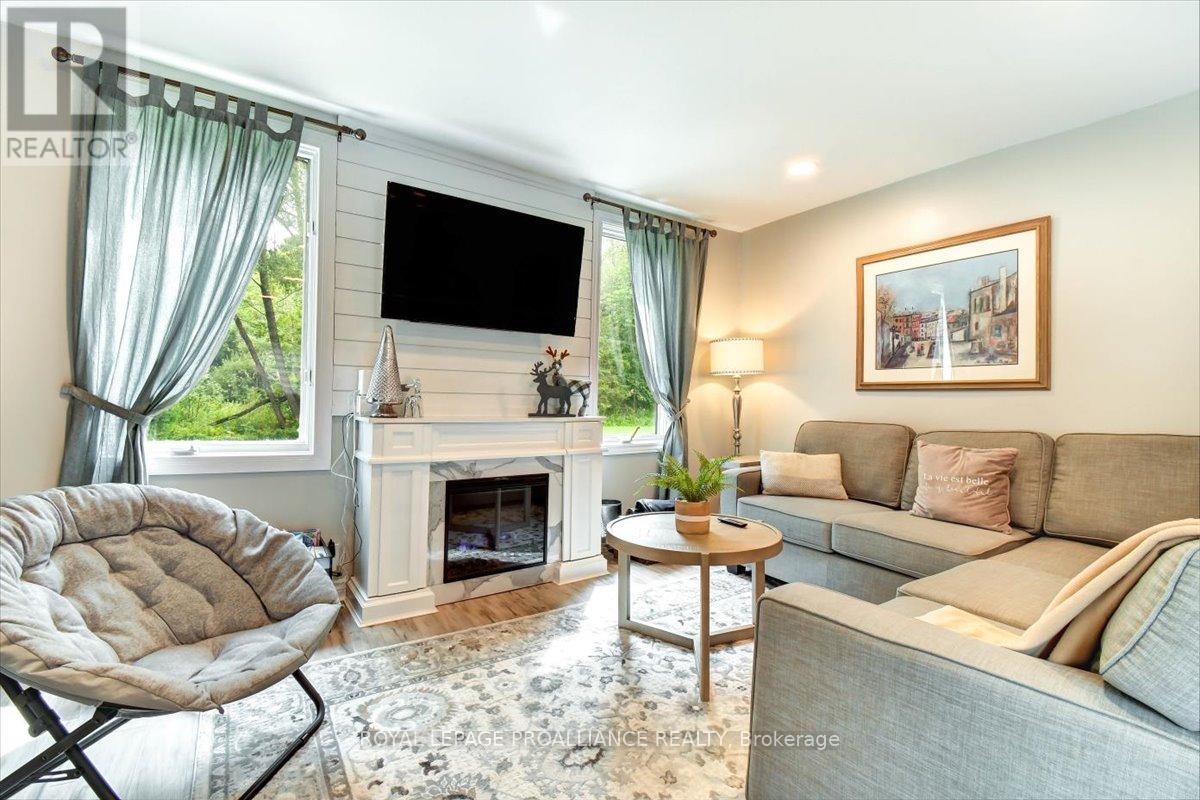 75 A & B Hughes Lane, Tweed, Ontario K0K 3J0 - Photo 9 - X12490828