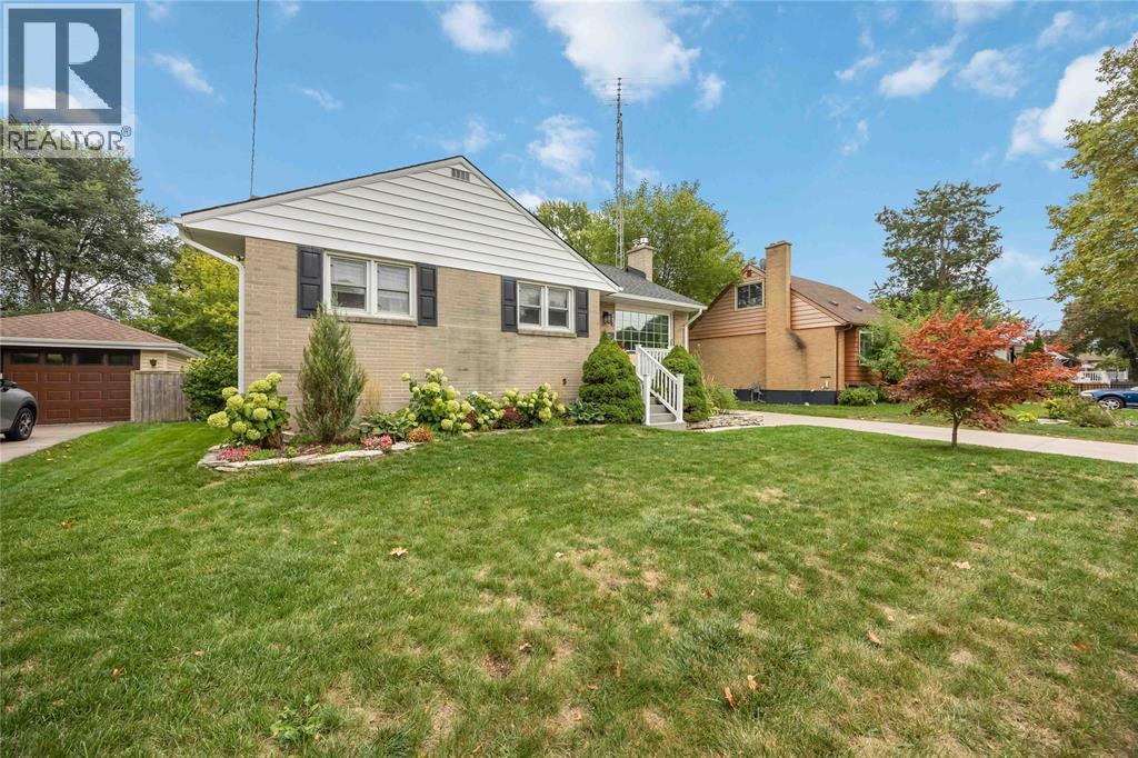 982 Hagle Street, Sarnia, Ontario  N7V 4A7 - Photo 2 - 25027558