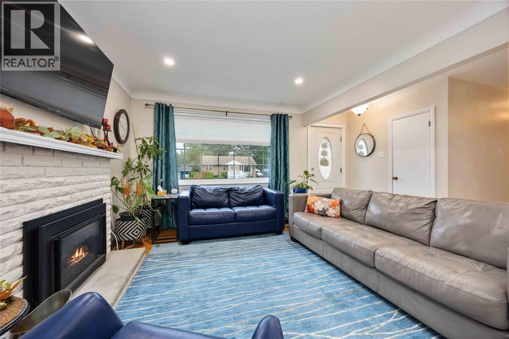 982 Hagle Street, Sarnia, Ontario  N7V 4A7 - Photo 4 - 25027558