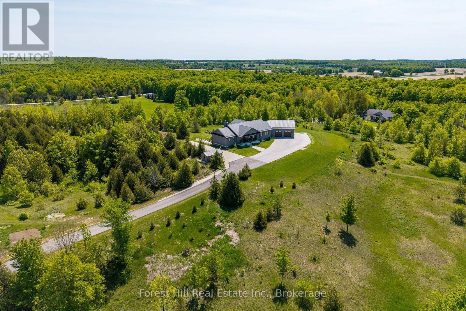 240 Lookout Drive, West Grey, Ontario  N0C 1H0 - Photo 2 - X12490686