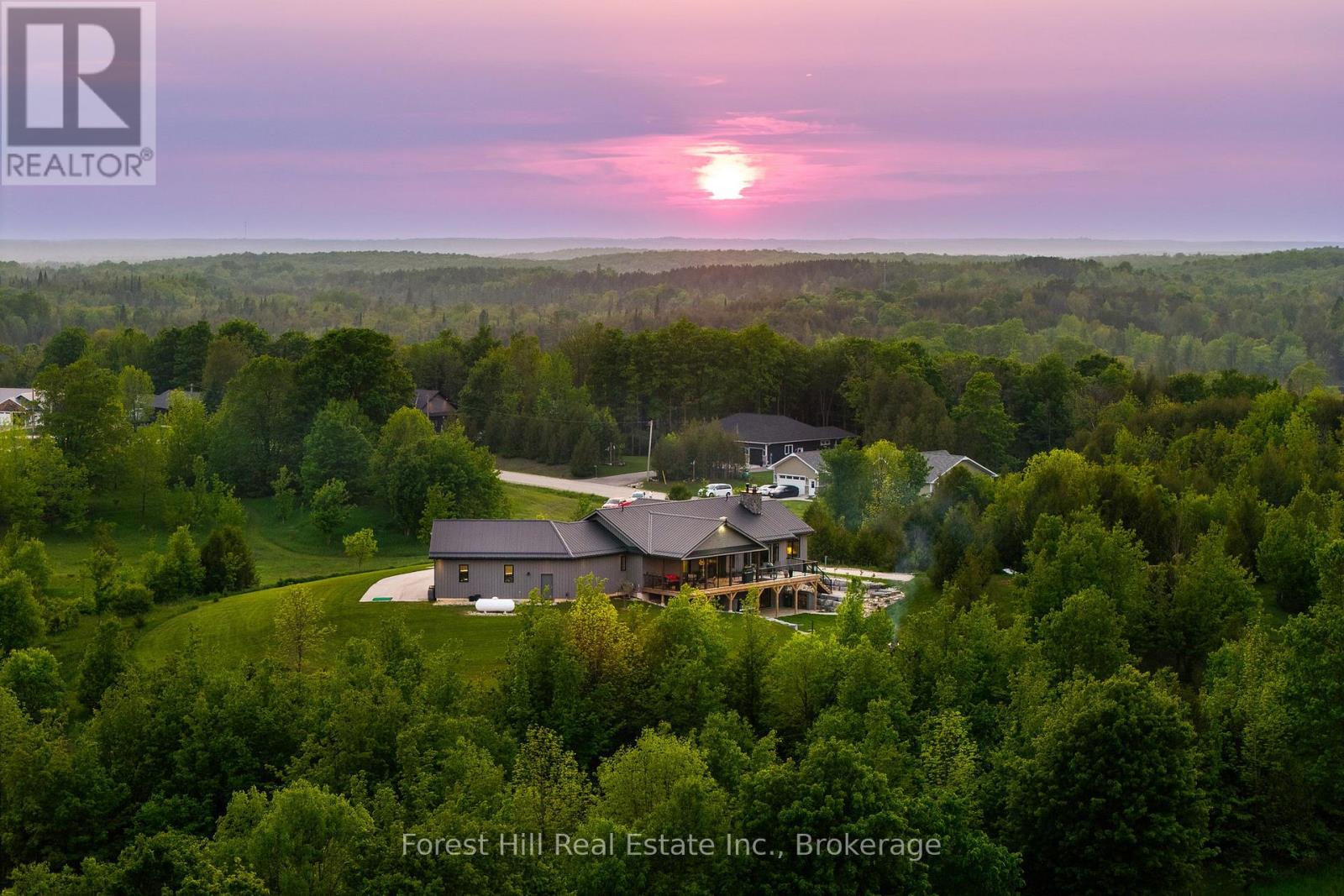 240 Lookout Drive, West Grey, Ontario  N0C 1H0 - Photo 3 - X12490686