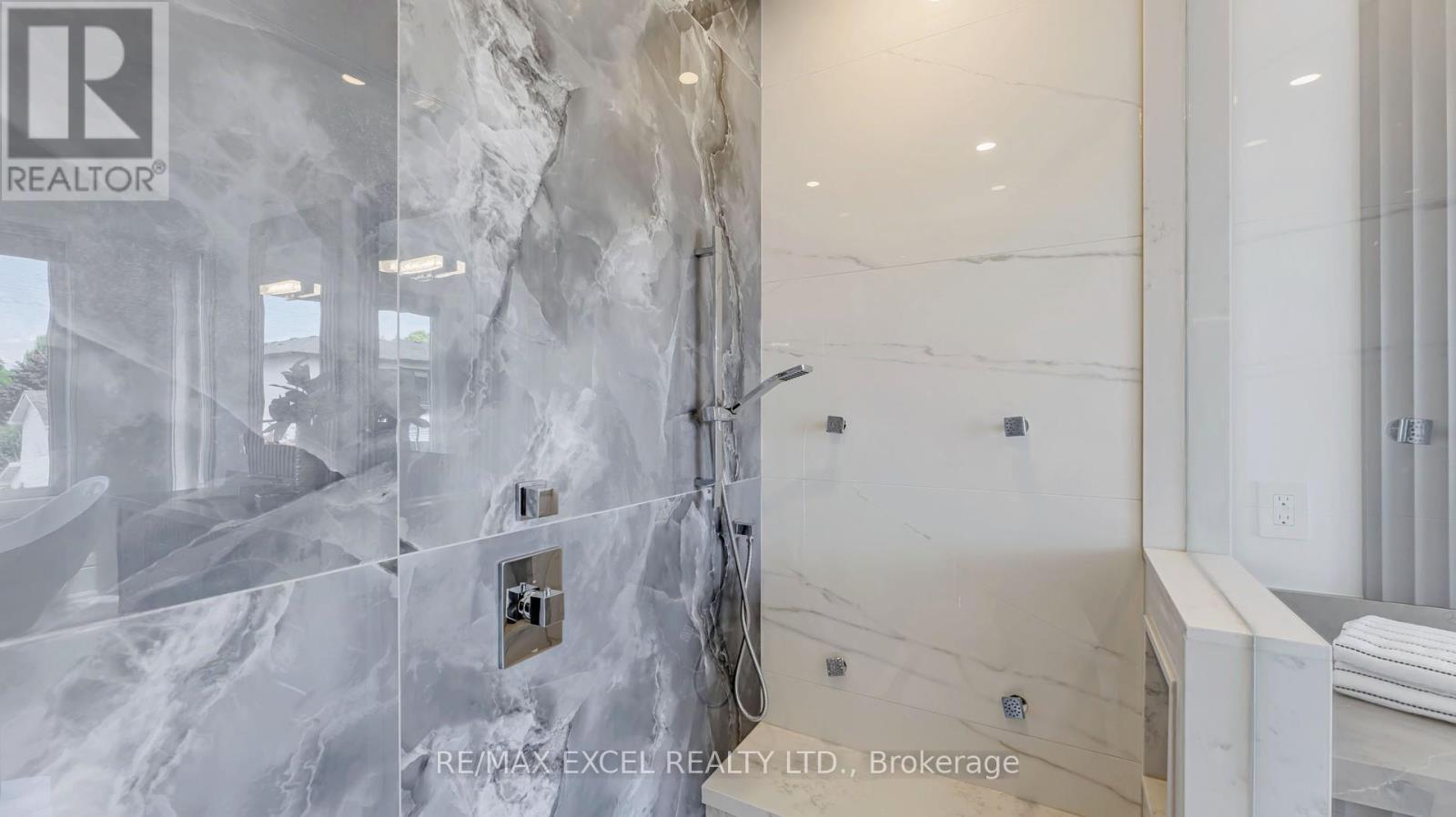 22 Sanderson Crescent, Richmond Hill, Ontario  L4C 5L4 - Photo 25 - N12490324