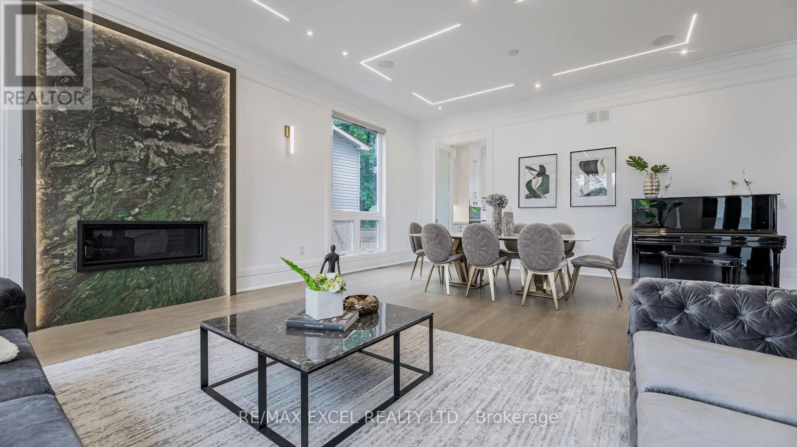 22 Sanderson Crescent, Richmond Hill, Ontario  L4C 5L4 - Photo 4 - N12490324