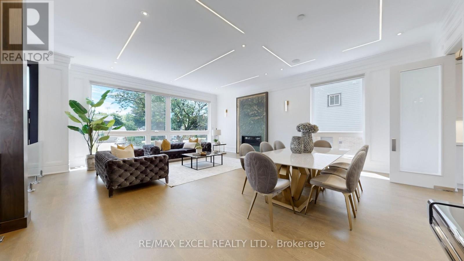 22 Sanderson Crescent, Richmond Hill, Ontario  L4C 5L4 - Photo 5 - N12490324