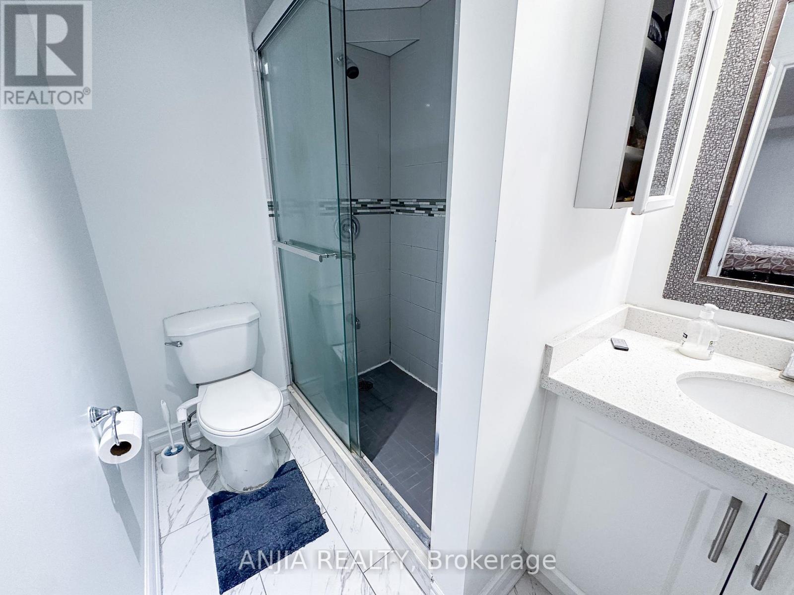 40 Cathmar Drive, Markham, Ontario  L6E 2H2 - Photo 11 - N12490334