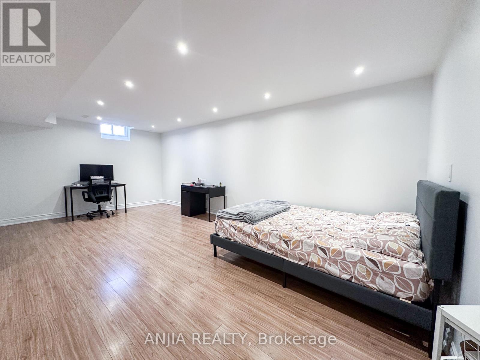 40 Cathmar Drive, Markham, Ontario  L6E 2H2 - Photo 12 - N12490334