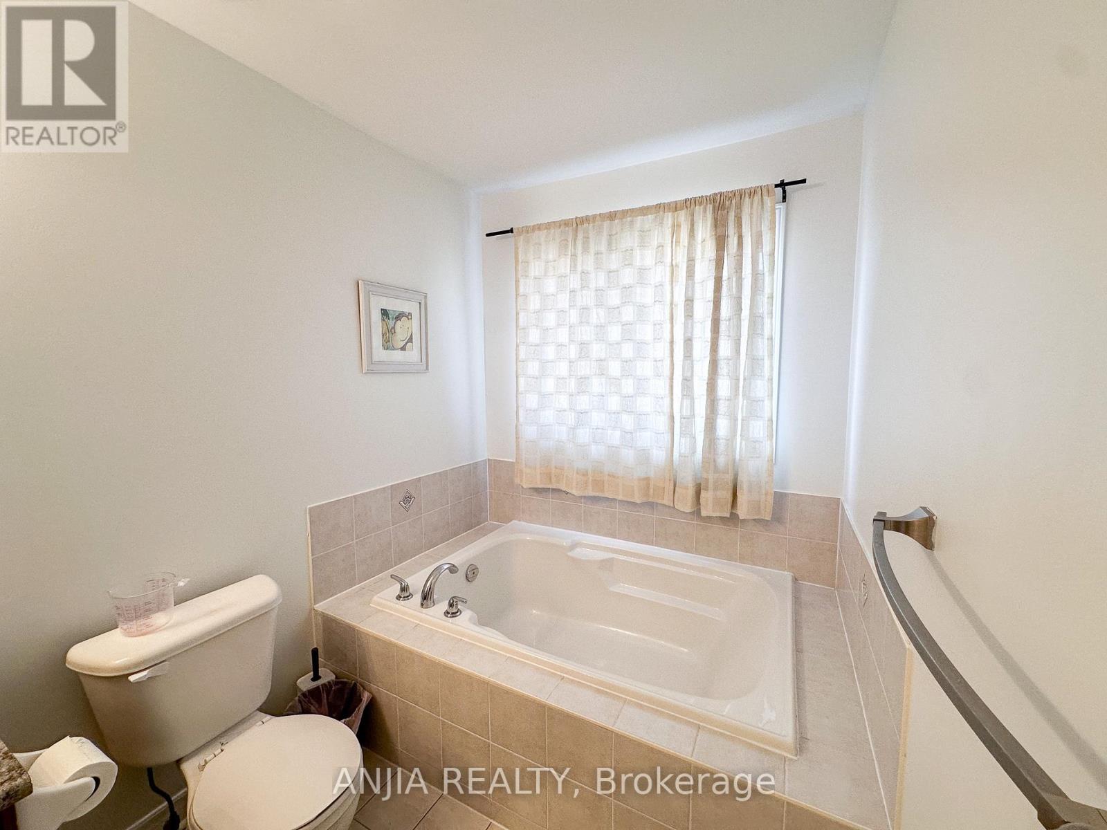 40 Cathmar Drive, Markham, Ontario  L6E 2H2 - Photo 14 - N12490334