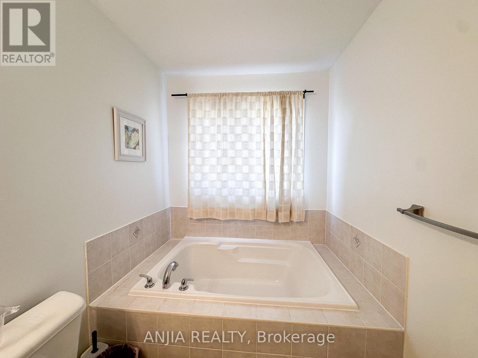 40 Cathmar Drive, Markham, Ontario  L6E 2H2 - Photo 16 - N12490334