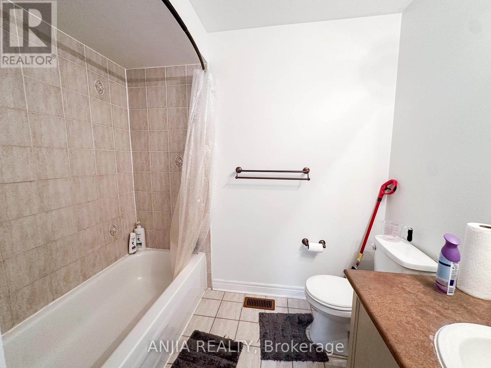 40 Cathmar Drive, Markham, Ontario  L6E 2H2 - Photo 26 - N12490334