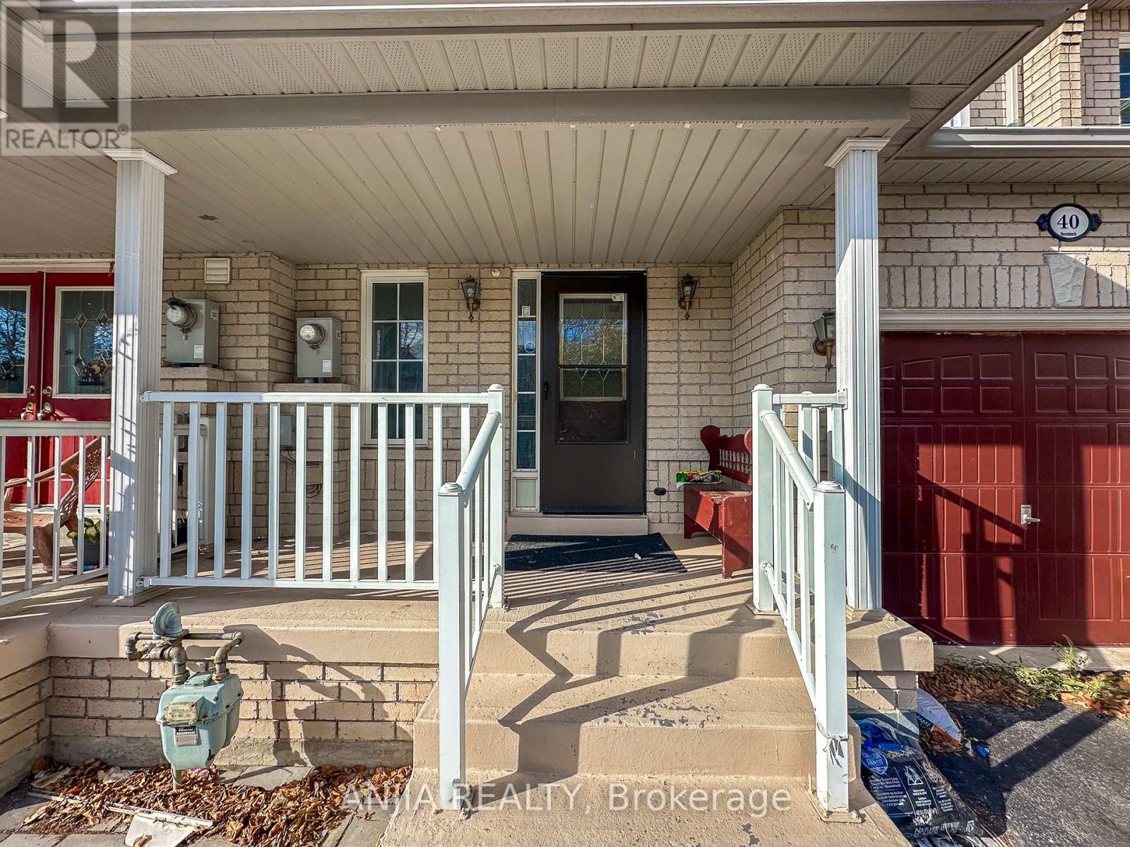 40 Cathmar Drive, Markham, Ontario  L6E 2H2 - Photo 3 - N12490334