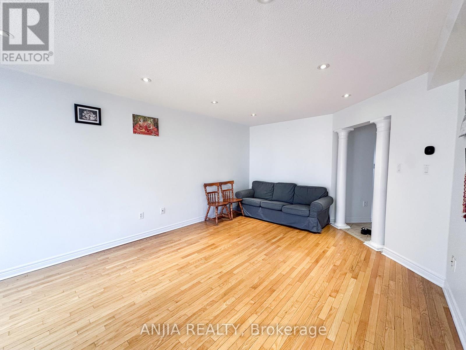 40 Cathmar Drive, Markham, Ontario  L6E 2H2 - Photo 6 - N12490334