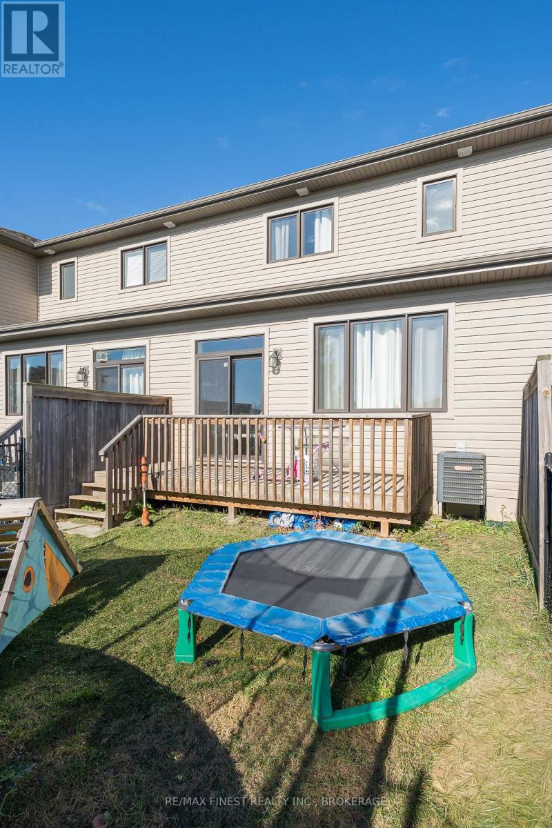 140 Simurda Court, Loyalist, Ontario  K7N 0A8 - Photo 25 - X12468923