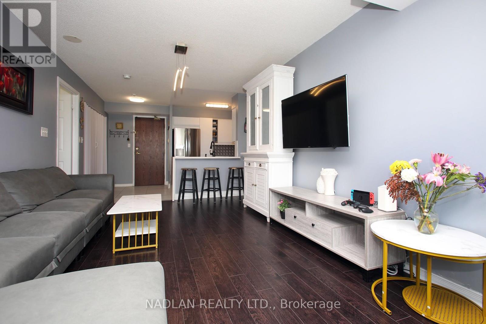 615 - 39 Oneida Crescent, Richmond Hill, Ontario  L4B 4T9 - Photo 3 - N12480752