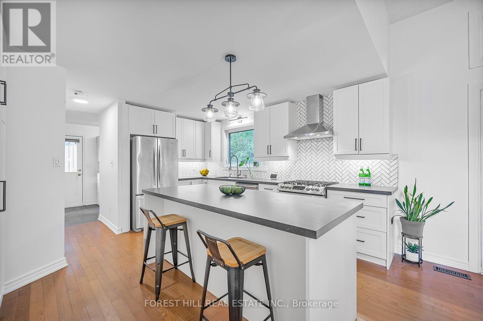 8 Frid Boulevard, Springwater, Ontario  L9X 0P5 - Photo 22 - S12408136