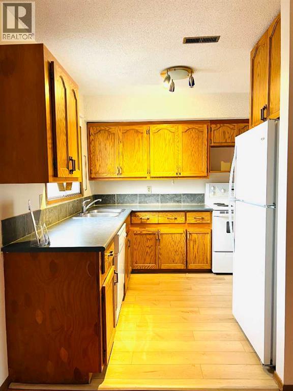 Property at 508, 1540 29 Street NW image 2