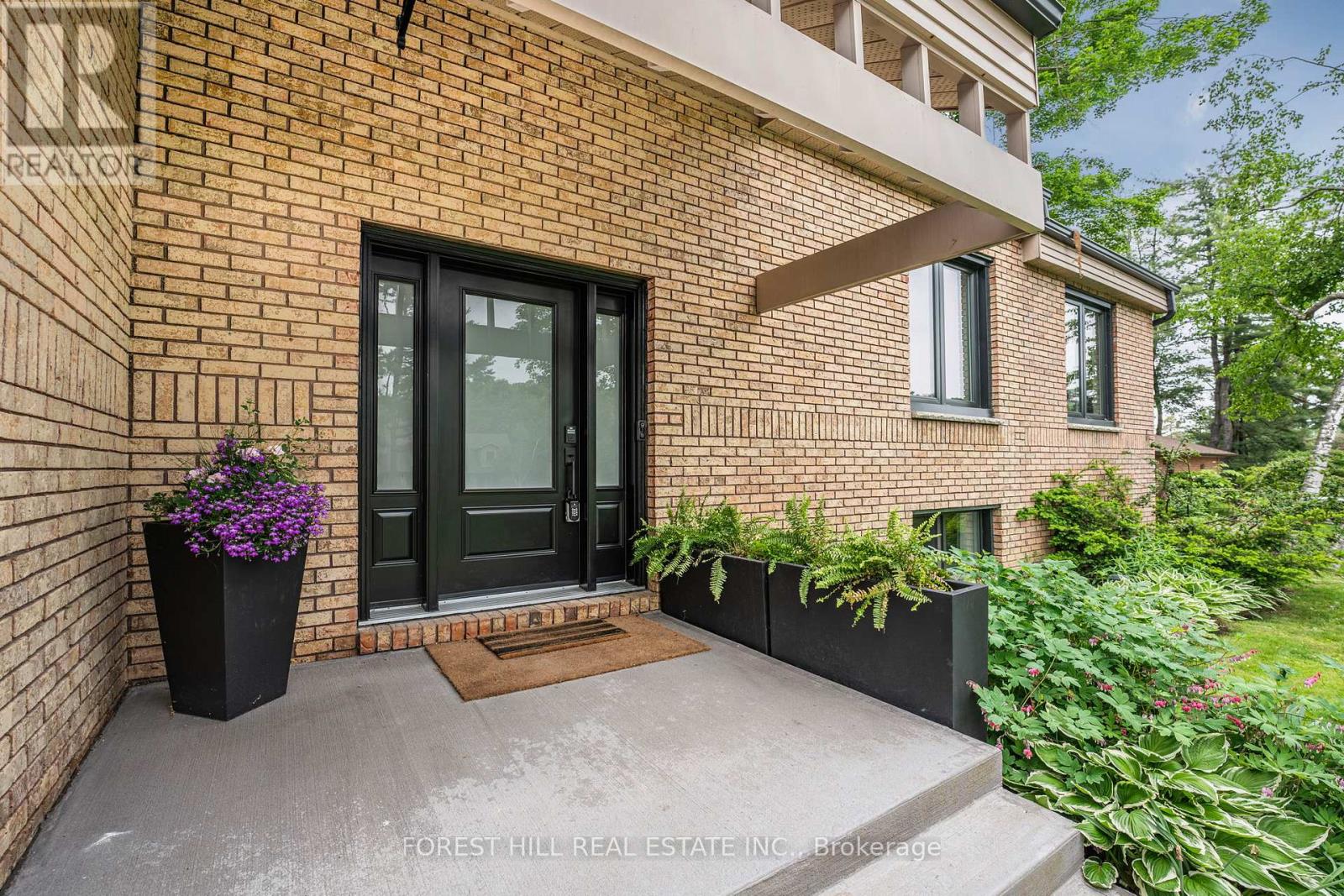 8 Frid Boulevard, Springwater, Ontario  L9X 0P5 - Photo 5 - S12408136