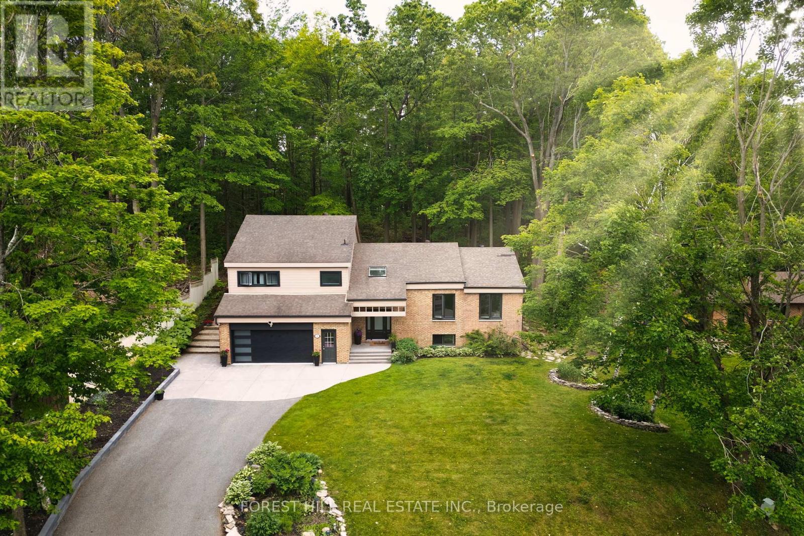 8 FRID BOULEVARD, Springwater, Ontario