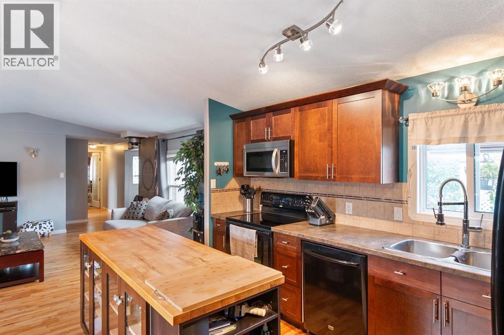 4 Birch Close, Olds, Alberta  T4H 1M2 - Photo 11 - A2257415