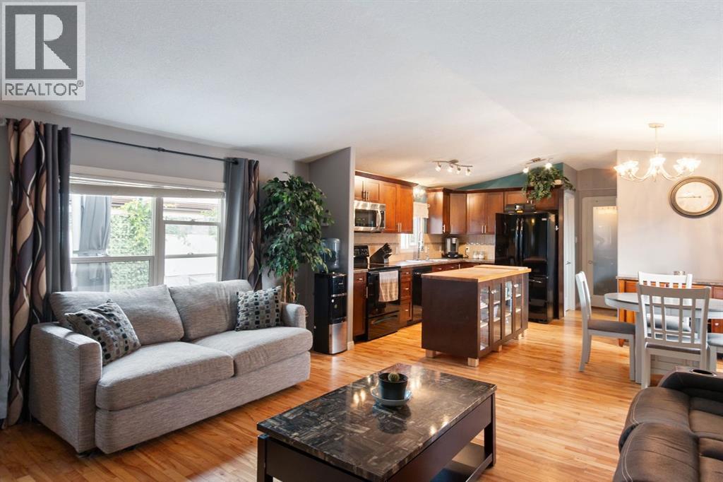 4 Birch Close, Olds, Alberta  T4H 1M2 - Photo 7 - A2257415