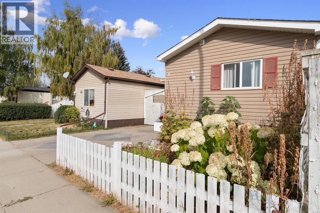 4 Birch Close, Olds, Alberta  T4H 1M2 - Photo 3 - A2257415