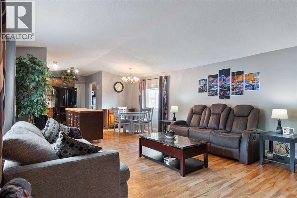 4 Birch Close, Olds, Alberta  T4H 1M2 - Photo 8 - A2257415