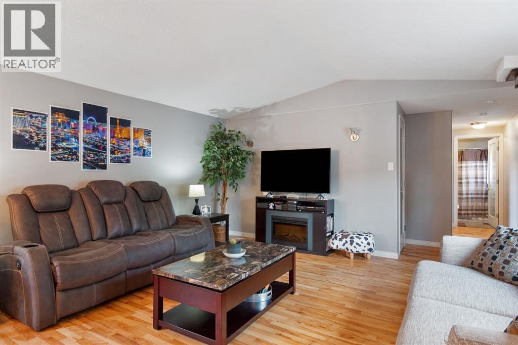 4 Birch Close, Olds, Alberta  T4H 1M2 - Photo 9 - A2257415