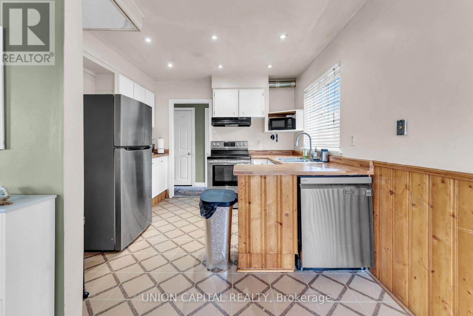 19 Ava Court, Brampton, Ontario  L6T 1L5 - Photo 11 - W12490280