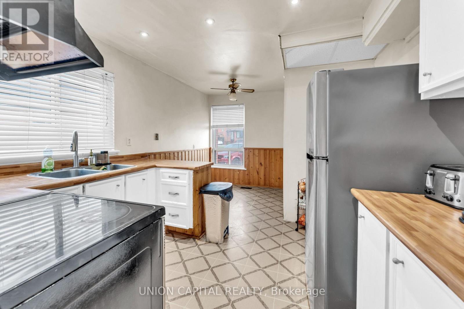 19 Ava Court, Brampton, Ontario  L6T 1L5 - Photo 12 - W12490280