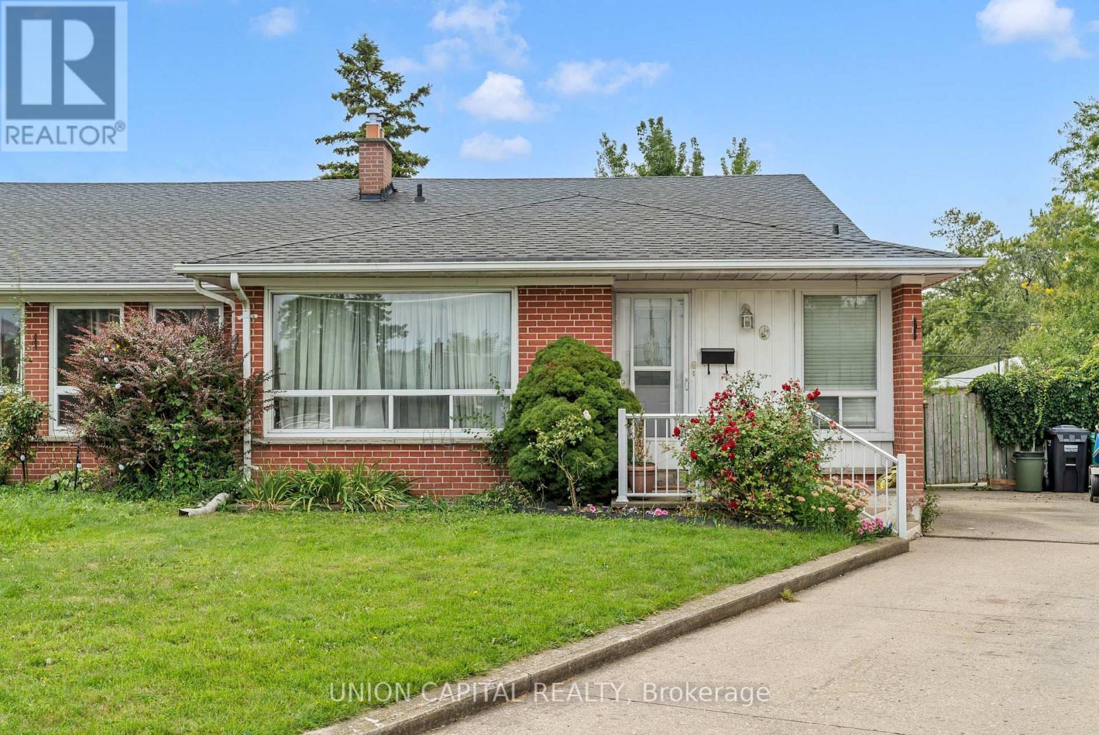 19 Ava Court, Brampton, Ontario  L6T 1L5 - Photo 2 - W12490280