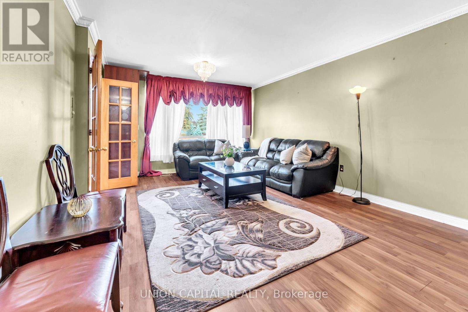 19 Ava Court, Brampton, Ontario  L6T 1L5 - Photo 4 - W12490280