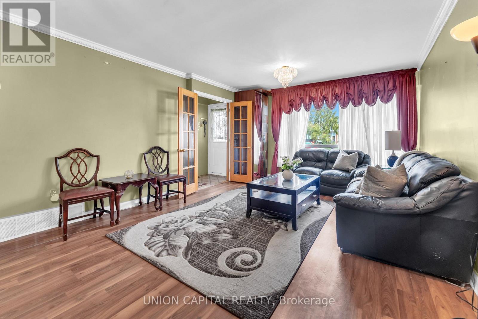 19 Ava Court, Brampton, Ontario  L6T 1L5 - Photo 5 - W12490280